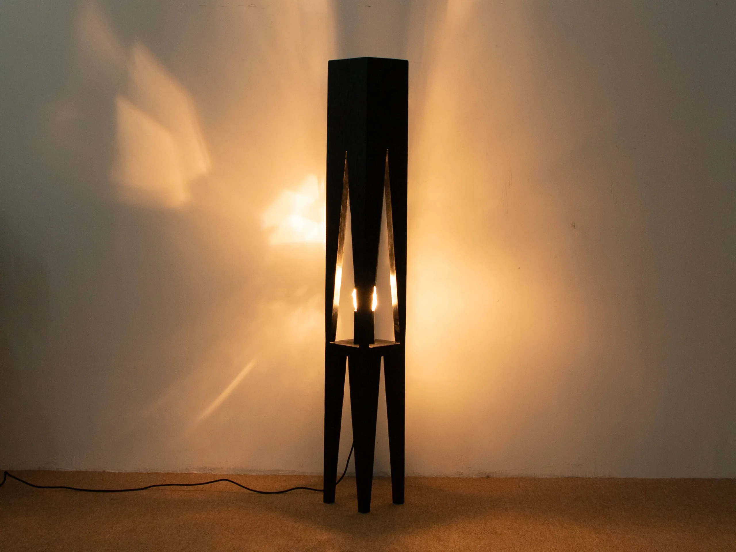Blaze Artistic Solid Wood Floor Lamp Light Effect scaled – Flowlight Design Blaze Artistic Solid Wood Floor Lamp Light Effect scaled | Flowlight Design
