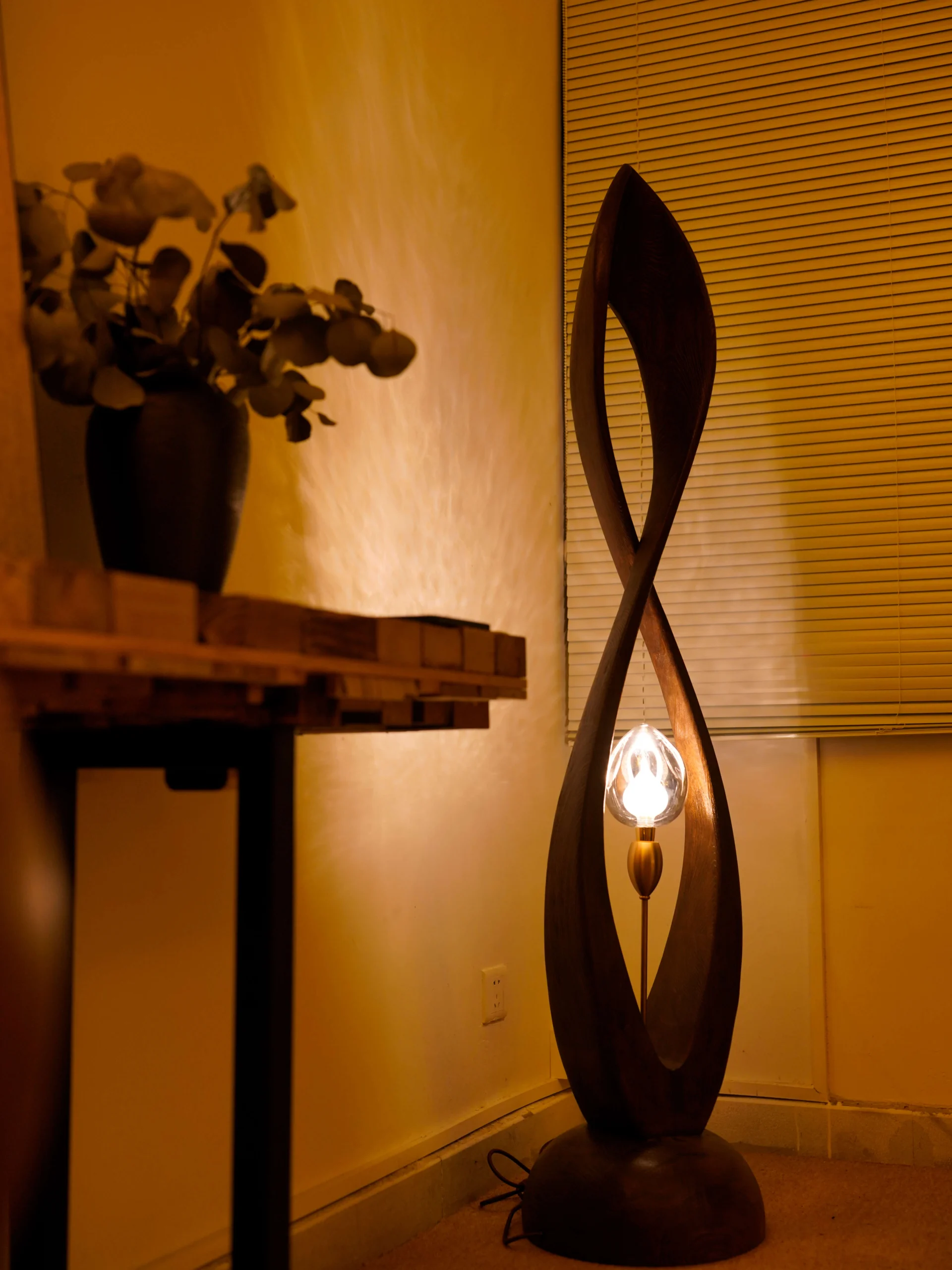 Handmade Infinity Solid Wood Artistic Floor Lamp scaled – Flowlight Design Handmade Infinity Solid Wood Artistic Floor Lamp scaled | Flowlight Design